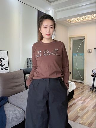 高弹力长袖T恤。单穿打底都可以,遮肉显瘦