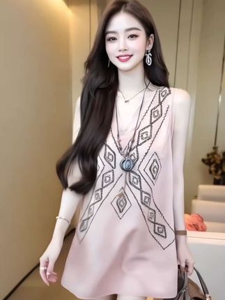 #穿搭的尽头是极简 #穿搭显贵傻瓜公式 #女生穿中性风又酷又飒 #自带松弛感的度假风转场 #用度假风拿捏夏日松弛感