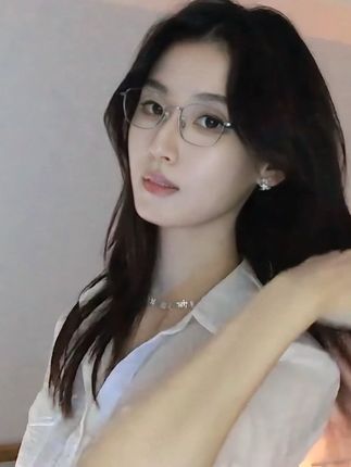 #姐姐 #l #e #氛围感 #白衬衫