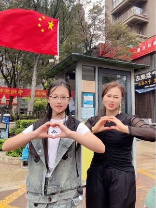 我们生在红旗下,长在春风里,人民有信仰,国家有力量。目光所至,皆为华夏,五星闪耀,皆为信仰,愿以吾辈之青春,捍卫盛世之中华!!!#我爱我的祖国 #五星红旗🇨🇳 #五星红旗迎风飘扬 #祖国在我心中 #助手抖音