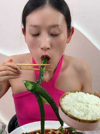 芳妹儿黑麦全麦面包 #妈呀太香了 #口感特别好 #超便宜超划算 #爆款热卖中 #好吃到停不下来