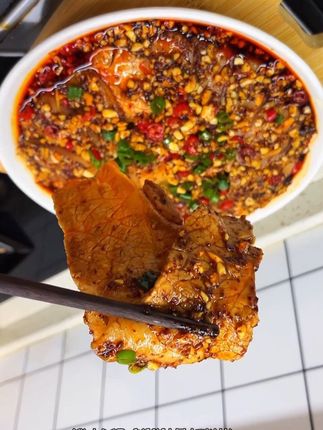 厨房小白也能上手的蒜泥白肉,麻辣鲜香就是川菜馆的味道,下酒下饭都是绝绝子,真的太好吃了#蒜泥白肉#凉拌白肉#妈呀太香了 #我的厨房日记@DOU+小助手 @DOU+好生意 @DOU+上热门