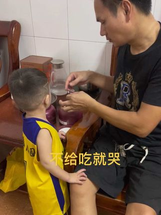 最近很火的富铁软糖,大人小孩都可以吃,小儿子这两天比较粘人说要吃,现在上火都不能吃,两个晚上都没怎么睡了#奋斗宝妈 #生活不会辜负每一个努力的人