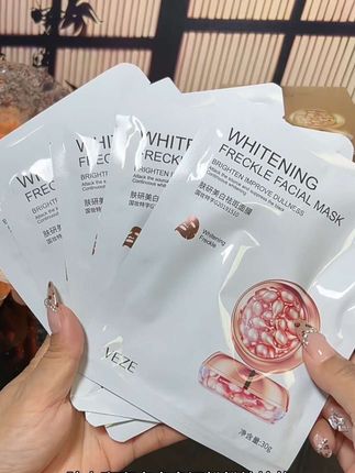 想要皮肤好,面膜少不了,如果你也是肤色暗黄暗沉脸上还有斑斑点点的,那就赶紧试试这款#美白面膜 补水保湿还可以提亮肤色,秋冬养白就靠它了#提亮肤色#面膜#面膜推荐 #好皮肤养出来