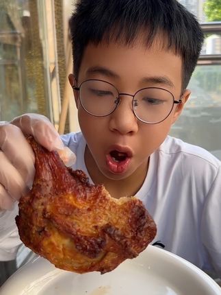 #妈呀太香了 #怎样才能多吃不胖 #撸串不嗦一下是没有灵魂的 #云南鲜花米线 #辉县添辉砂锅居