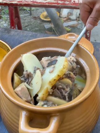 #干天麻炖鸡的做法 #快来一起尝个鲜 #天麻煲汤汤鲜味美 天麻是个宝、喝汤少不了,干天麻上市了、拿回家炖鸡炖鸭炖排骨炖鸽子,炖猪脑~炖出来的汤、#要吃的快来哟 #大山里的味道 鲜美又暖胃、营养又好吃