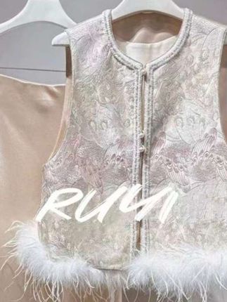 入艺805【琉璃盏】新中式浮雕刺绣圆领可拆卸鸵鸟毛马甲-RY2530707#上热门#好物推荐🔥 @抖音创作灵感 #黄琴