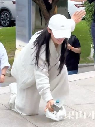250923 我的大观园 上班 今日小品之《行此大礼 大可不必》😂 🙈心疼又好笑啊宝宝~~~@陈丽君 #我的大观园#第十九届中国戏剧节