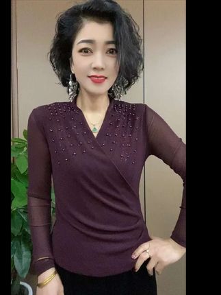 【2025早春新:/ 款上衣时尚V领串珠修身设计感女士洋气小衫上衣#225】#网纱打底衫#时尚钉珠小衫 #遮肉显瘦遮肉减龄