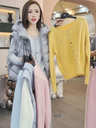 熙薇【扣映心绪】2025秋冬新款时尚百搭纽扣开衫毛衣H5853#羊毛衫#穿搭 #每日分享 #秋冬穿搭 #每日穿搭