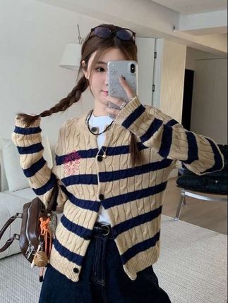 超好看松弛感软糯百搭圆领撞色条纹开衫毛衣女秋冬小众爆款针织衫#条纹宽松#针织开衫#秋冬穿搭#撞色开衫#百搭毛衣
