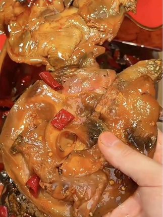麻辣卤甲鱼,卤得软烂入味,麻辣鲜香,吃起来真的是好过瘾 #甲鱼 #麻辣甲鱼 #好吃到停不下来 #妈呀太香了 #麻辣鲜香