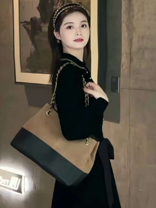 #黑色连衣裙 #早秋穿搭三分钟出门不是梦 #显瘦穿搭 #遮肉显瘦遮肉减龄 #气质女神穿搭 @抖加🔥上热门🔥dou+🔥热点宝 @DOU+小助手