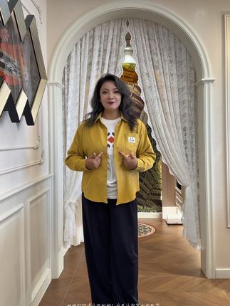 姐妹们快看这件衬衫!平时拿来当外套或者叠穿也很好看#外套穿搭 #早秋穿搭 #衬衫#自留款#简约大气