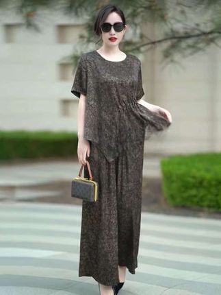 #穿出自己的风格自信 #时尚气质穿搭 #轻奢时髦妈妈两件套 #宽松有范 #高端大气