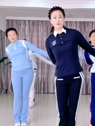 #佳操套装#氨锦棉高弹力#不掉色不起球不变形#丝滑透气好打理#佳木斯健身操春秋休闲时尚翻领氨锦藏青长袖套装显瘦套装