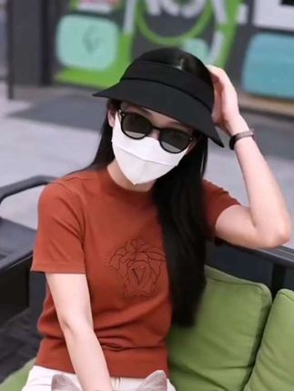 秋季欧货新款提花烫钻T恤,男士简约百搭帅气针织短袖 #欧货潮牌 #针织短袖 #帅气穿搭 #男士短袖 #秋季搭配