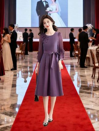 2025早秋新款紫色喜婆婆婚宴长袖连衣裙,优雅大气结婚礼服裙来袭。精致设计尽显高贵,长袖版型适配早秋,是婚宴上妈妈们的体面之选,质感出众,让您在重要场合绽放优雅光彩。#优雅气质 #穿出高级感 #新款连衣裙 #洋气减龄 #春秋新款