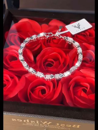 超喜欢纯银四叶草🍀手链 ,一叶代表真爱,二叶代表健康 ,三叶代表财富 ,四叶代表幸福,快艾特你闺密一起戴,一起绽放优雅 #手链 #银饰 #四叶草手链 #七夕礼物