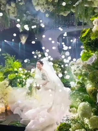氛围感婚礼现场 #婚礼现场 #婚礼实拍 #烟雾泡泡机 #愿每个女孩都能嫁给爱情