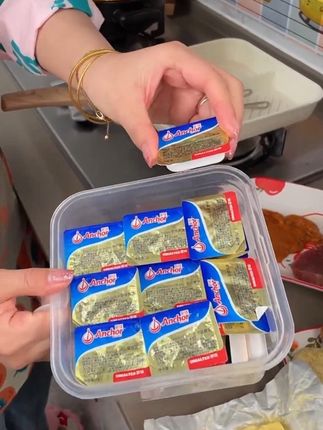 新西兰进口安佳小黄油🧈自从有了孩子,家里冰箱从来就没断过这个安佳独立包装小黄油。平时用来做早餐,煎鸡蛋,煎牛排或者直接抹面包都特别好吃#黄油 #安佳黄油#烘焙原料 #烘焙 #好吃到停不下来