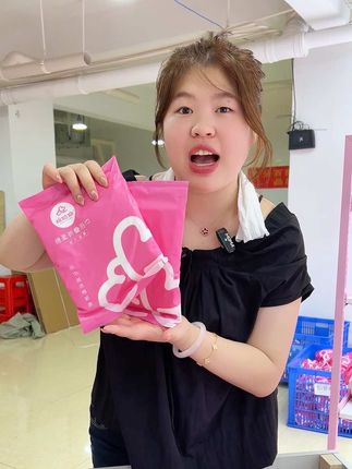 你的移动洁净站:加厚纯棉压缩毛巾,洗脸卸妆擦汗都安心 肌肤清洁,卫生第一!每片压缩毛巾均采,用独立密封无菌包装,隔绝污染,即拆即,用,保证每一次使用的洁净与安心!精选,高密度纯棉材质,遇水快速膨胀,触感柔,软亲肤,吸水力强劲,加厚设计更耐用。,无论是洗脸、卸妆、擦汗、沐浴后吸水,还是作为临时抹布、母婴清洁巾,都能轻,松胜任!一巾多用,方便省心,让您随时,随地享受如家般的洁净呵护,健康卫生触,手可及!#好物推荐🔥 #母婴好物 #宝妈推荐 #源头工厂 #强烈推荐
