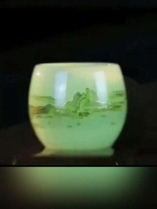 山青水秀尽收眼底。每一道雕琢,皆是匠心独运,金彩描绘,流转间见雅致风华。品鉴此杯,宛如漫步画中仙境。#青山 #主人杯 #仁坤茶具#山川地理