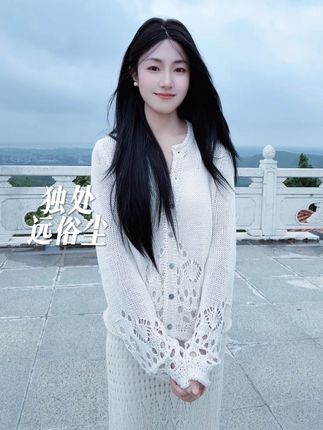 我非孤独不合群,只恐人情未必真, 世间纷扰皆如梦,独守清幽远俗尘。 #诗词 #独处