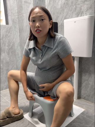 #孕晚期 家里没有马桶,上厕所多亏老公准备了这个可移动的#坐便椅 坐着上厕所、洗澡都很轻松,加宽加厚结实耐用还防滑,坐再久都不担心压到肚子里的宝宝!#怀孕 #孕妇 #一个身体两个心跳
