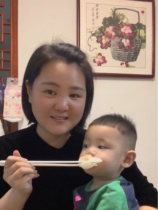 孩子喜欢吃水晶虾饺,一口爆汁,里面还有整粒的大虾仁,经济实惠,好吃又解馋#强烈推荐 #早餐吃什么 #宝妈 #一本正经飚方言