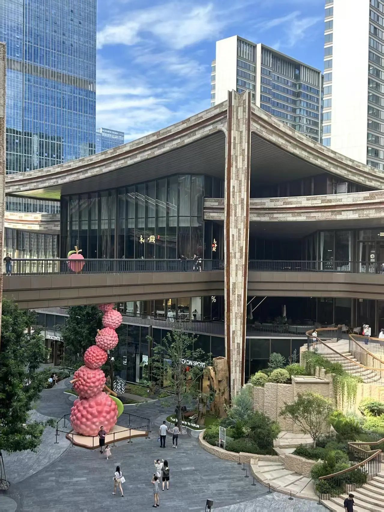 今天去商场逛了逛,还吃了顿饭,来回跑了三十多公里。动能回收调 - 抖音