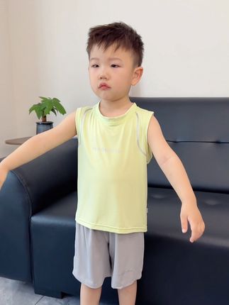 我家孩子夏天真的特别怕热,安排上这种速干冰丝套装,面料丝滑冰凉,一上身可舒服了,就这个品质,这个价格~妈妈们安排 #透气舒适 #夏款新款 #潮童必备