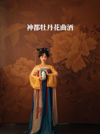 昨晚喝了头疼……想念洛阳的酒了 神 都 牡 丹 花 曲 酒 “一壶牡丹花曲酒,半座隋唐洛阳城”