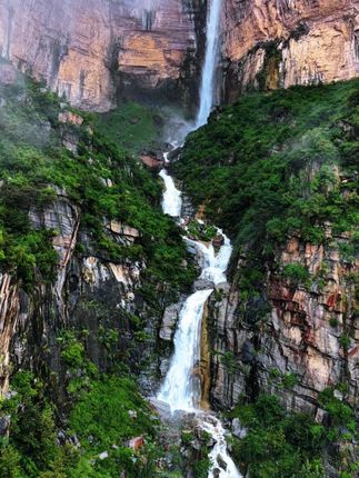 成年人最廉价的解压方式,无非就是走出去,看看这世间的山山水水……#上午峪三叠瀑 #国庆心动打卡地 #南太行风景