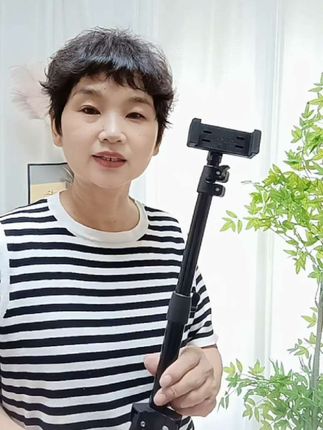 手机拍摄落地支架1米六高三角大底座很稳固,可伸缩可折叠#超便宜超划算#手机支架#三角架自拍#直播支架#自拍杆
