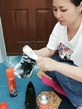 #姐妹们喷泡泡今天擦沙发了,刷鞋子,打扫厨房了,刷毛毯了#自用 #抖音上热门