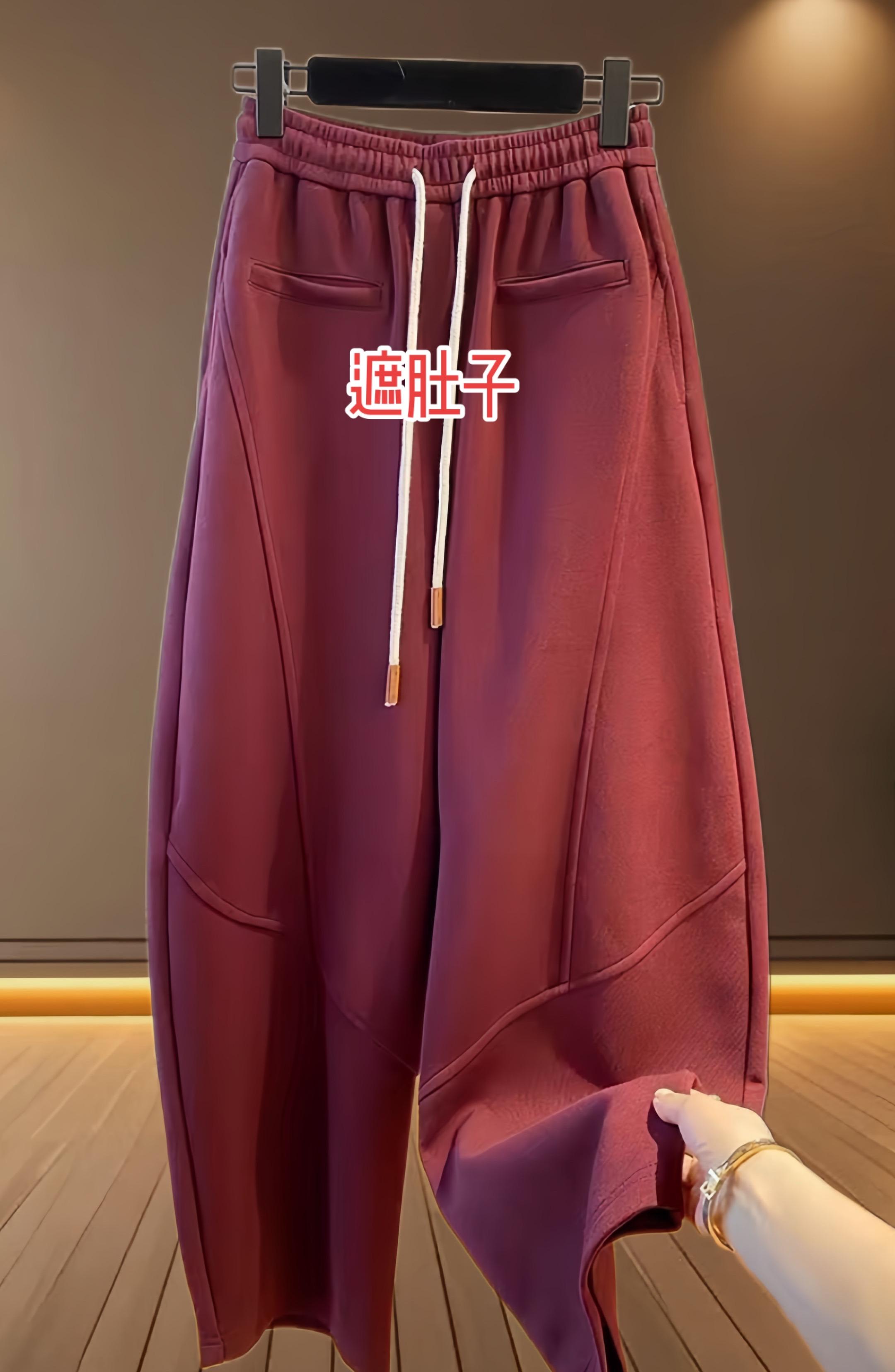 遮肉显瘦的休闲哈伦裤,面料柔软细腻,穿上它能很好的修饰身材,高腰设计更适合我们这种腿粗胯宽的女生,喜欢的朋友可以拍一单试试,有运费险#显瘦显高 #简约大气 #不挑年龄不挑身材 #显瘦20斤