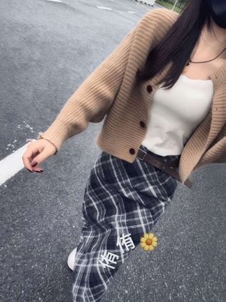 不管以后,我们成为什么关系,愿多年以后,我们依然有联系,偶尔发条信息,依然有回应,知道你过得好就够了,希望岁月不老,你我安好,替我照顾好自己,你好我就好。#穿 搭#針鉙毛衣#半身裙