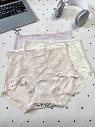 国风浮雕提花内裤也太好看了吧!桑蚕丝益生菌的底裆吸湿透气性特好,关键面料软软的,精致也不失舒适度#贴身衣物 #女士内裤 #高档女士短裤推荐 #内裤