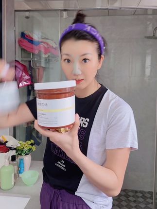 臭美还是我臭美,每天不忘勤敷面膜,皮肤才能保持的那么好,不要做懒女人,余生好好爱自己,出去回头率高高自信满满!#草本七子面膜#点击下方小黄车购买