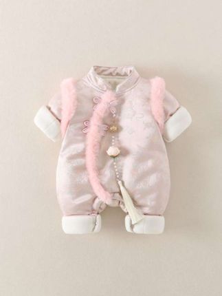 #上热门 家里有小公主的一定要买这件衣服,真的太可爱了!而且它是那种很厚实的面料,穿起来特别暖和舒服,冬天怕冷的宝宝们可以试试看,相信我,你们一定会喜欢的。妈妈们入手吧#婴幼儿服饰 #宝宝衣服 #女宝穿搭 #宝宝旗袍@DOU+小助手 @DOU+上热门