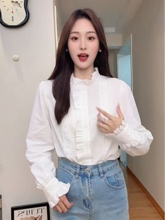 法式立领宽松白色花边复古衬衫春秋新款暗纹设计感小众木耳边上衣 #蕾丝衫 #白色衬衫 #木耳边衬衫 #秋季穿搭 #高级感穿搭 @DOU+小助手 @DOU+上热门