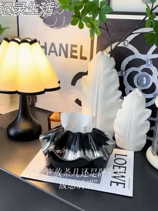 这纸巾盒也太高级了!陶瓷釉面质感太绝了吧!放茶几餐桌上,即是纸巾盒又是高级摆件#纸巾盒  #陶瓷纸巾盒摆件  #抽纸盒