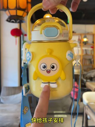 马上开学了。给孩子带去学校的保温杯就选这款,700ml大容量,可保冷保热#保温杯 #儿童保温杯 #保温杯推荐 #316不锈钢材质 #上学保温杯