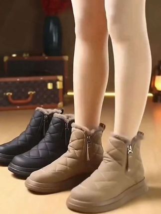 加绒加厚软底防滑又防水的短款雪地靴百搭休闲又时尚!#短靴 #雪地靴 #休闲鞋 #百搭鞋子 #秋冬鞋子