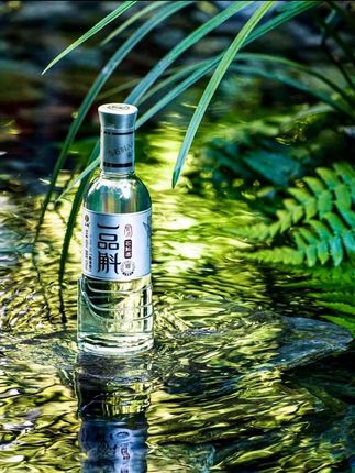 给大家推荐一款石斛酒!传统大米粮食纯酿酒的品质,又添加了紫皮石斛原浆,两者融汇贯通,能量成陪升级,是一款适合全家人喝的健白酒。#纯粮酿造 #好酒 #品酒品人生 #白酒 #我有酒