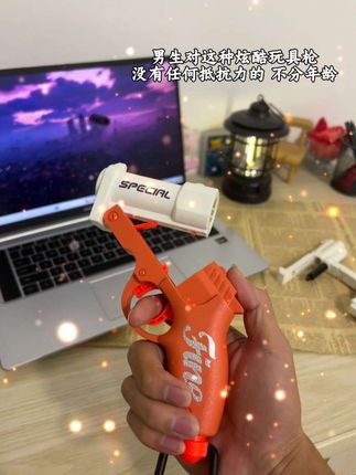 400个月的男朋友已经对小侄子的玩具爱不释手了#男人玩具 #左轮玩具手枪 #男人简单的快乐 #玩具