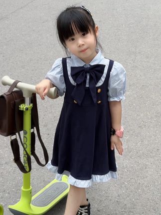 世上也许有五千朵和你一模一样的花 但只有你是我独一无二的玫瑰#骗你生女儿 #生女儿就是用来打扮的 #女童穿搭 #学院风 #学院风连衣裙