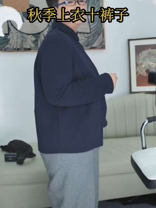 秋季必入!法式优雅衬衫+休闲裤套装 宝子们,秋天的第一套氛围感穿搭来咯!这件纯色立领莱赛尔衬衫,法式设计感满满,不仅舒适保暖,修身版型还能轻松勾勒身材曲线。搭配同款舒适休闲裤, 日常通勤、户外漫步都适配,简约又高级,早秋时尚感稳稳拿捏,快给自己安排上!#大码女装搭配 #穿出高级感 #穿出女人的气质 @巨量千川