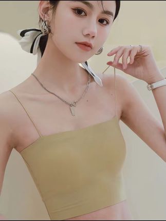 #优雅气质 悠橙冰丝无痕一字领抹胸内搭吊带女带胸垫内衣夏薄款外穿美背背心#美背穿搭 #日常穿搭时尚 #悠橙冰丝无痕一字领抹胸内搭吊带女带胸垫内衣夏薄款外穿美背背心